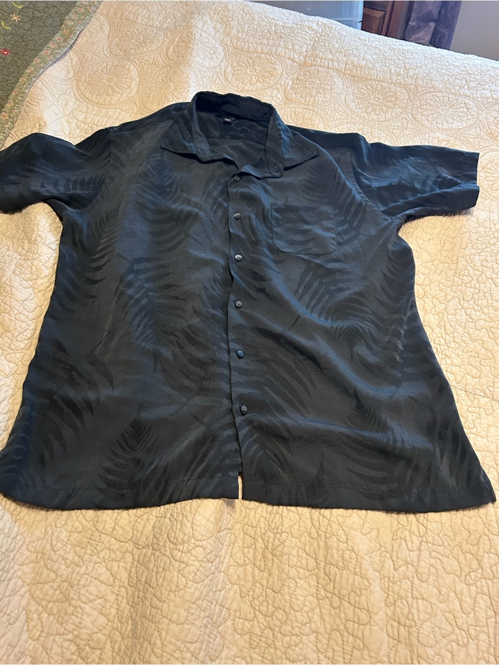 Van Heusen Black Short-Sleeve Button-Up with Subtle Jacquard